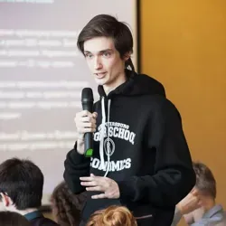 Антон показывает